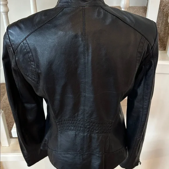 Danier leather jacket - Picture 7 of 11